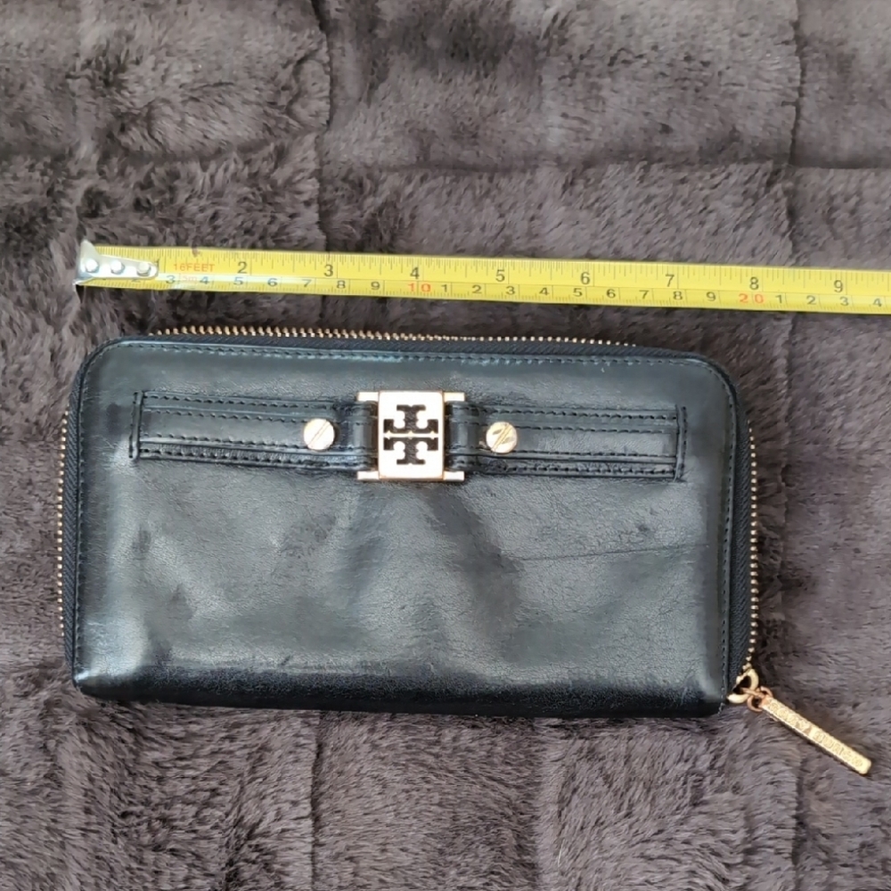 Tory Burch Black Leather Zip Wallet